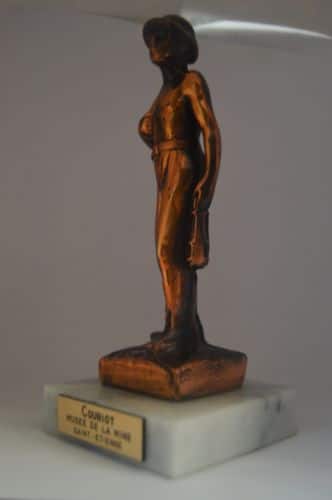 : Statue en bronze d’un paysan, appartenait au musée de la mine de la saint-etienne
