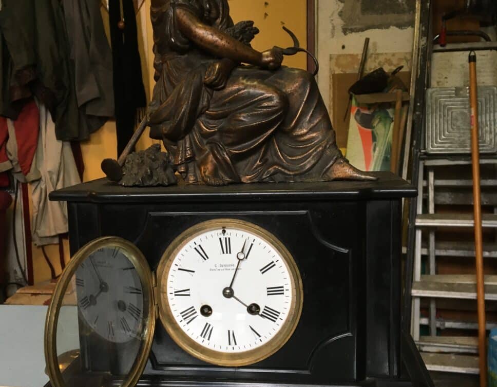Estimation Montre, horloge: Horloge socle marbre et sculpture bronze