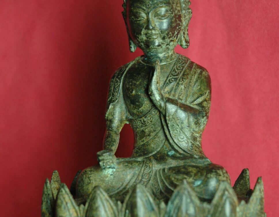 Bouddha en bronze ancien