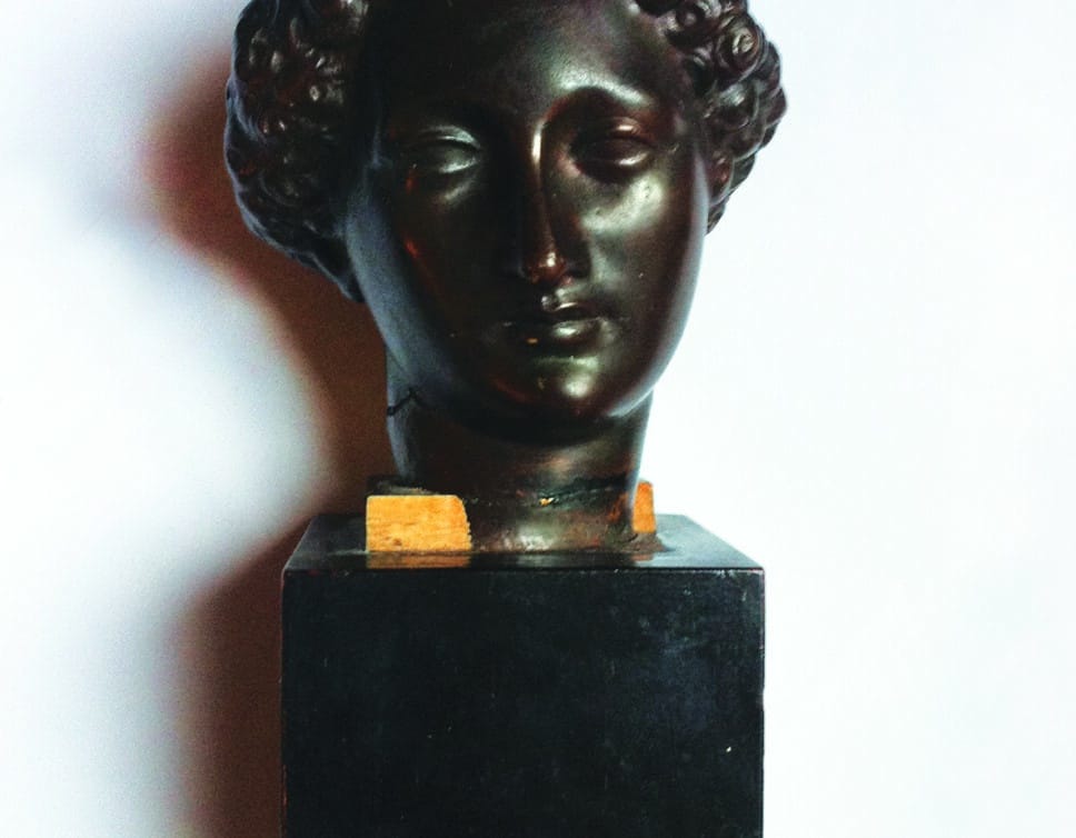 : Bronze – Tête de femme sur socle