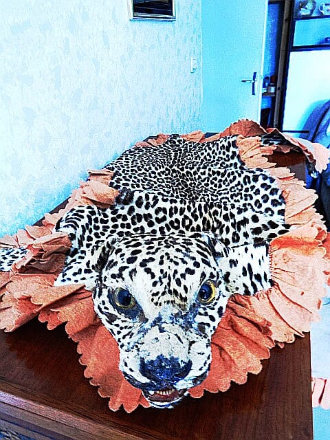 peau leopard avec tete