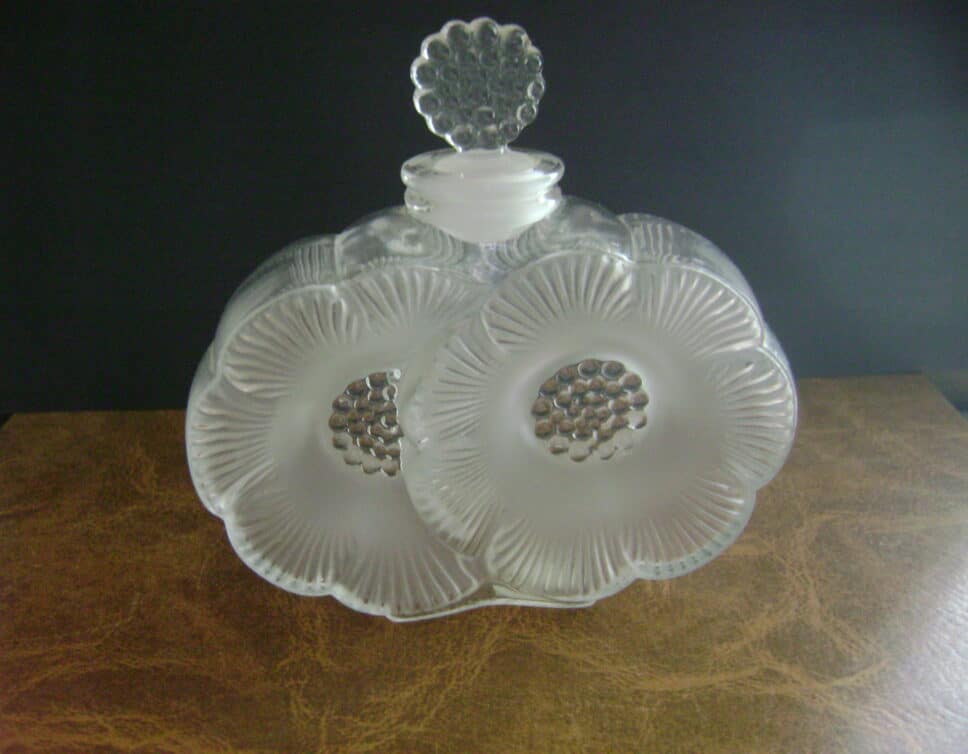 Flacon à parfum signé Lalique