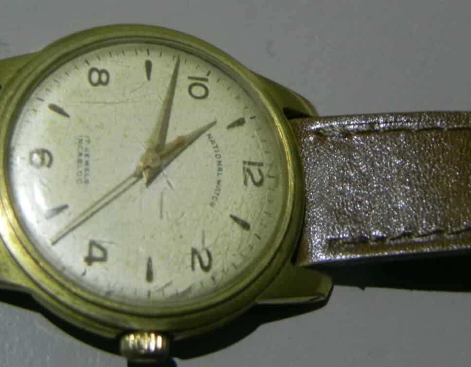 Estimation Montre, horloge: Montre National Watch