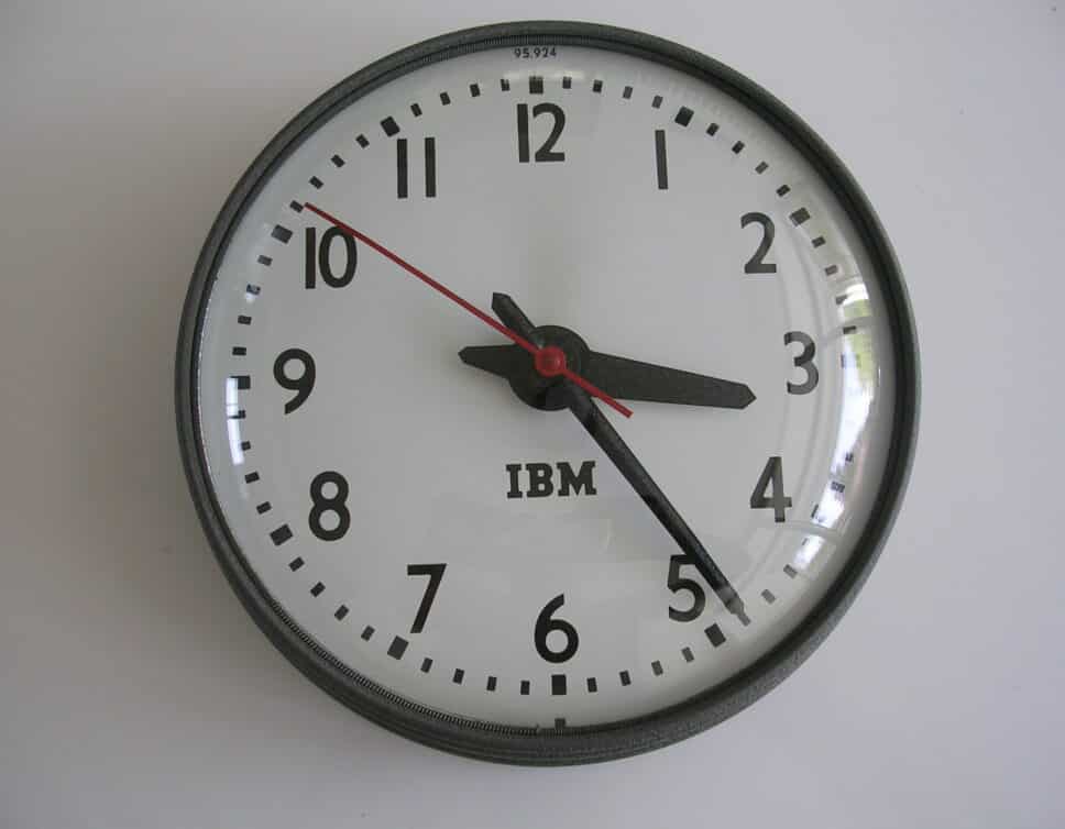 Estimation Montre, horloge: Horloge d’usine IBM