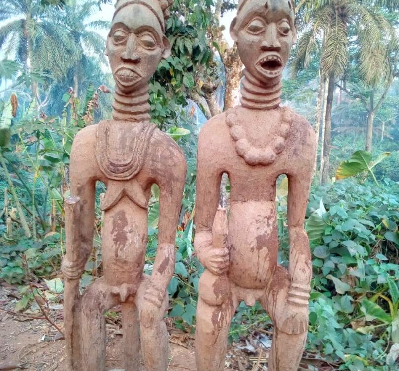 Statuettes anciennes / Cameroon