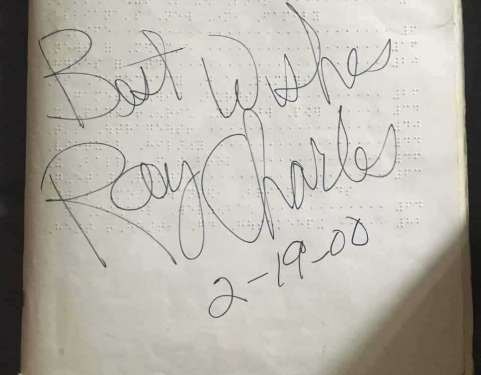Livre en braille signé par Ray Charles