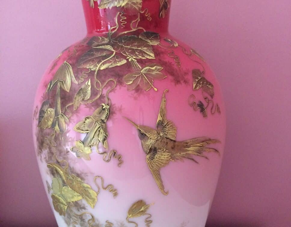 2 Vases rose avec oiseau mouche et fleur
