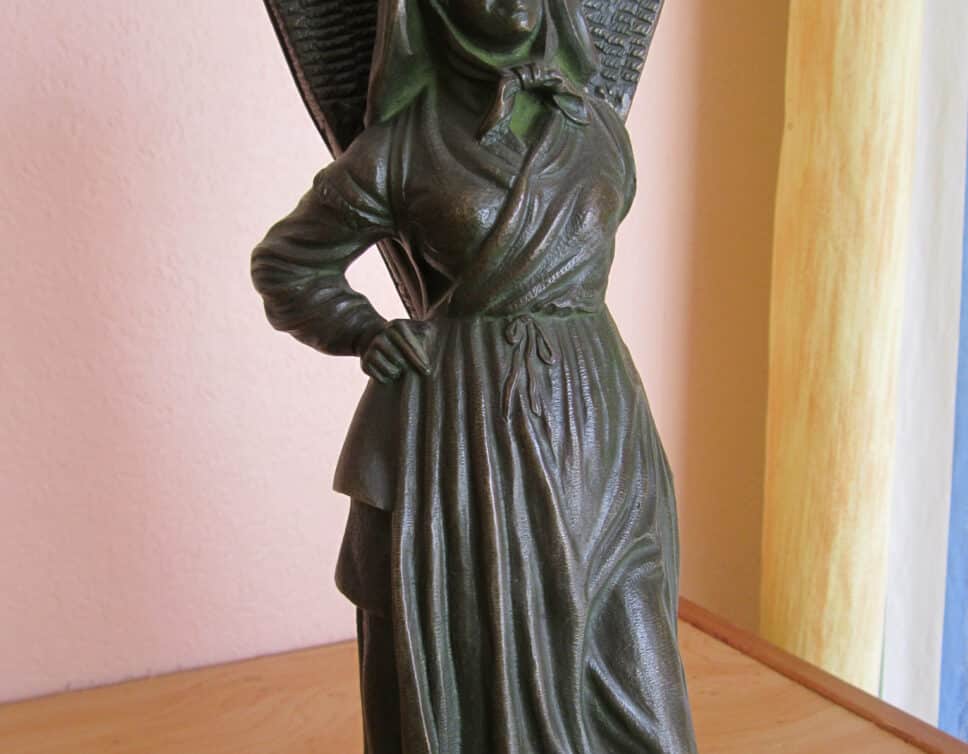 : sculpture bronze de la femme hollandaise