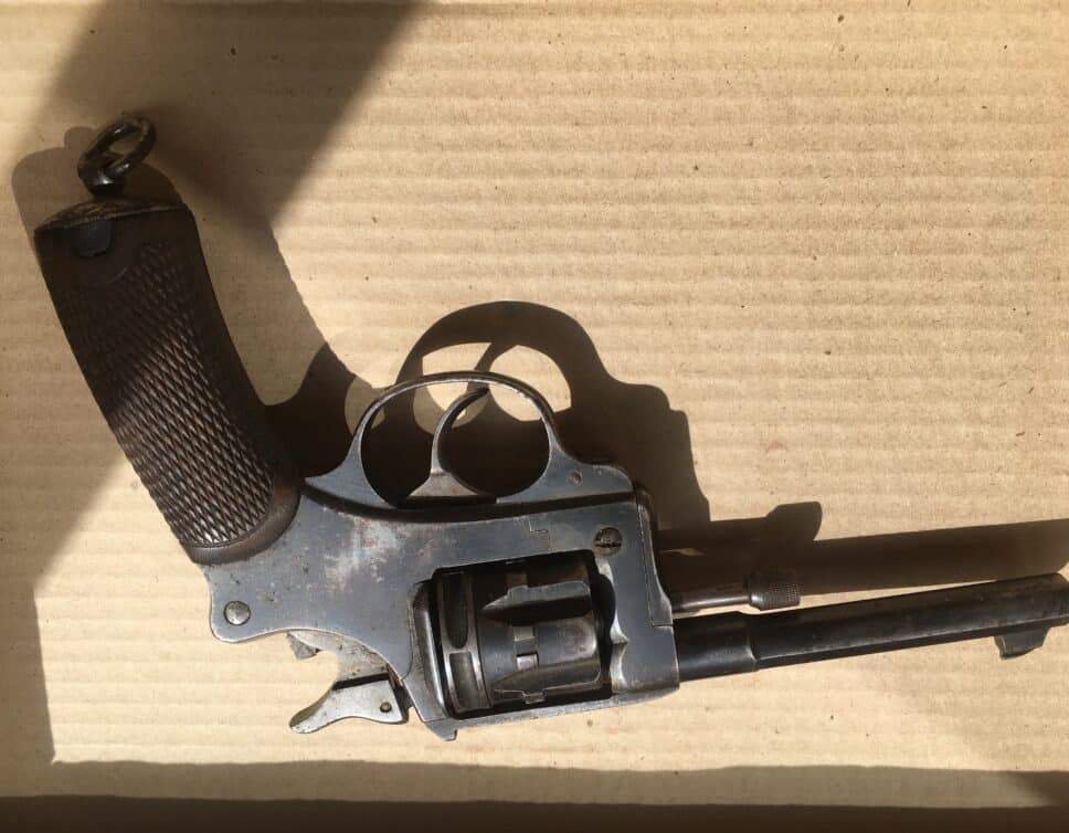 Revolver ancien fabriqué en France (St Etienne)