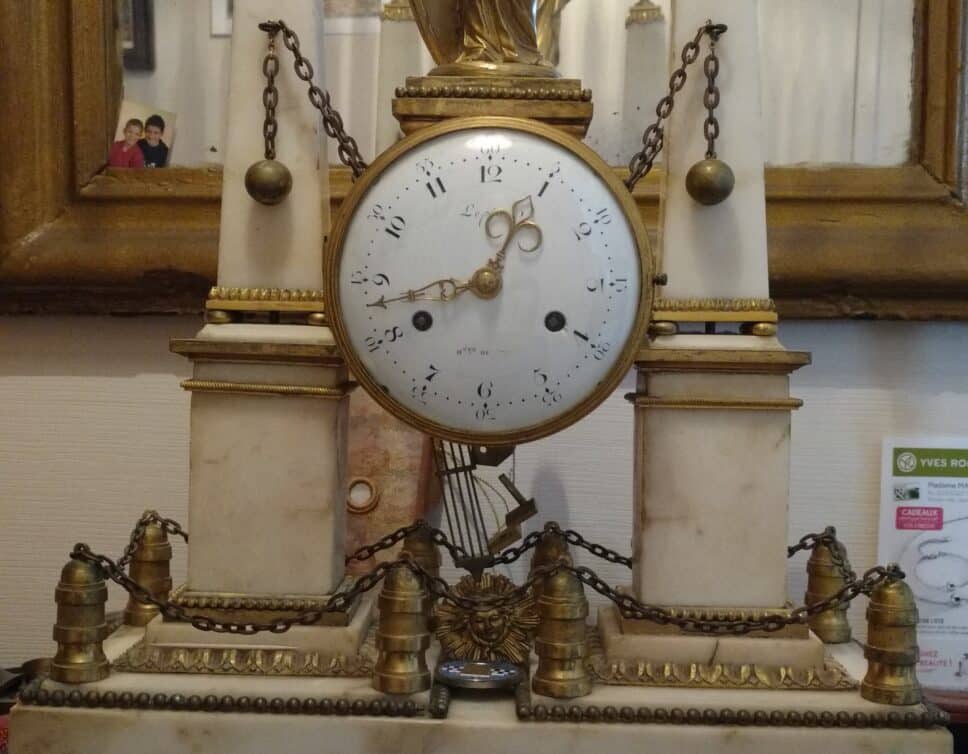 Estimation Montre, horloge: Pendule Portique Louis XVI, en Bronze Doré