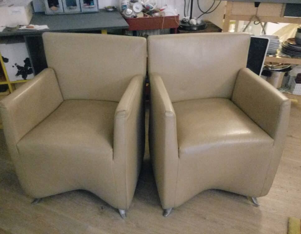 Estimation Mobilier XXeme: Paire fauteuils caprichair Valérie cuir beige