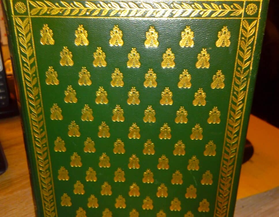 Estimation Livre, manuscrit: livre relié cuir vert et or
