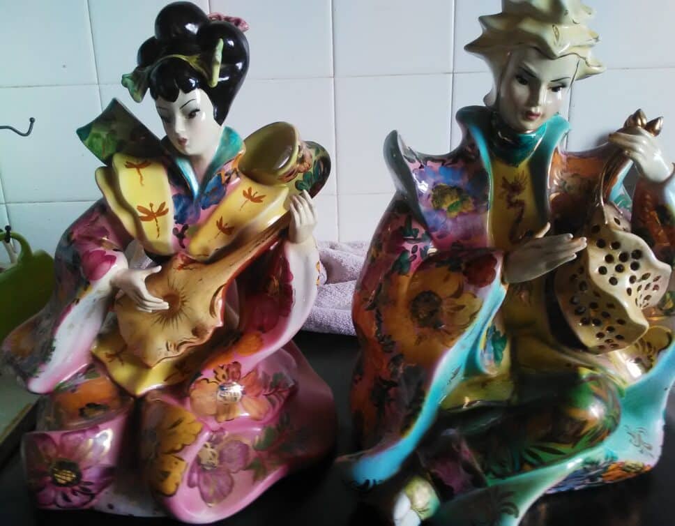 Statuettes représentant des japoanises