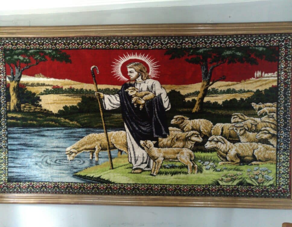 : Nom du peintre :inconnu / sujet apparent :Jesus et ses brebis /support :laine et bois/date :inconnue
