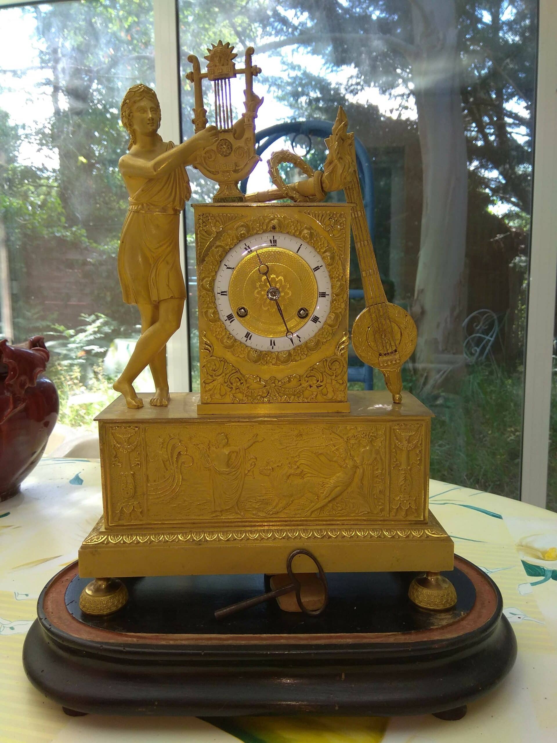Estimation Montre, horloge: Pendule en bronze