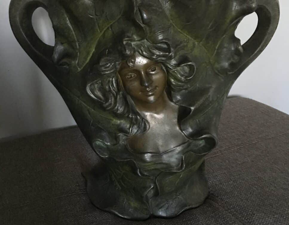 : Vase vers 1900