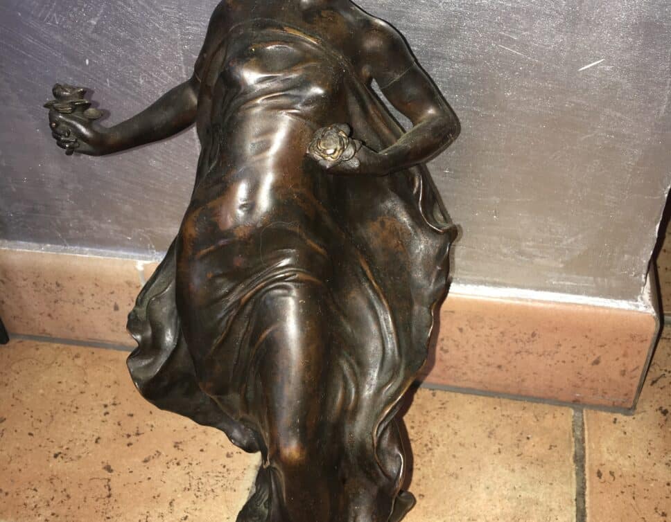 : Bronze  de mr Cambos « la femme aux roses