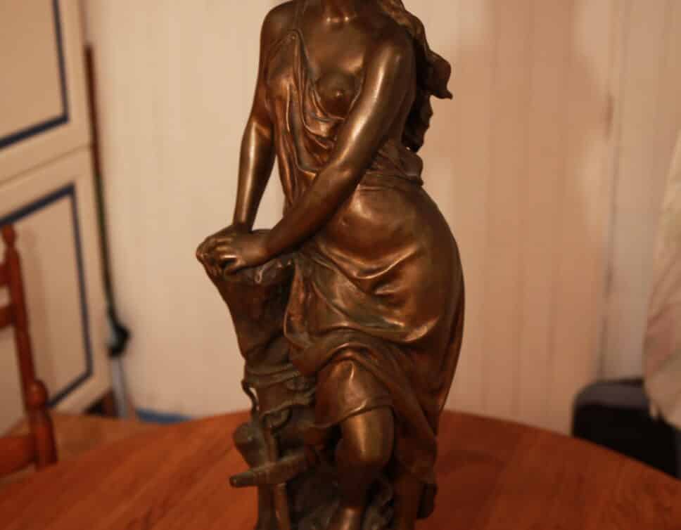 : statue de bronze