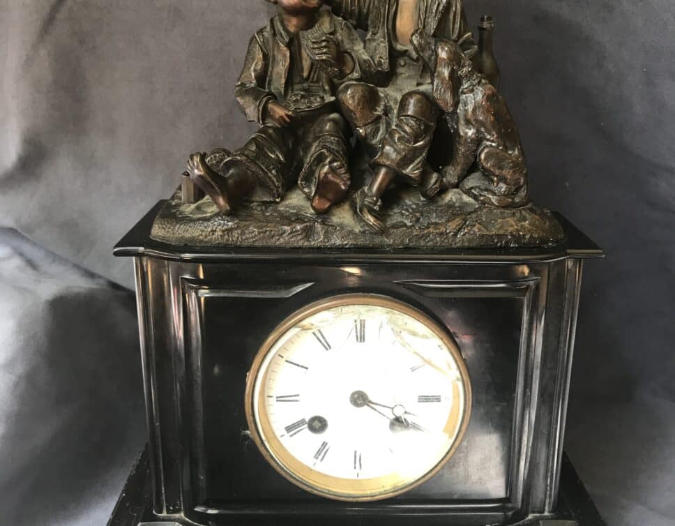 Estimation Montre, horloge: Pendule en marbre et bronze