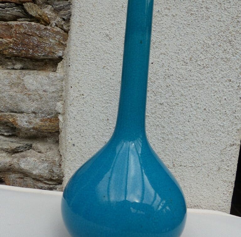 vase bleu à long col