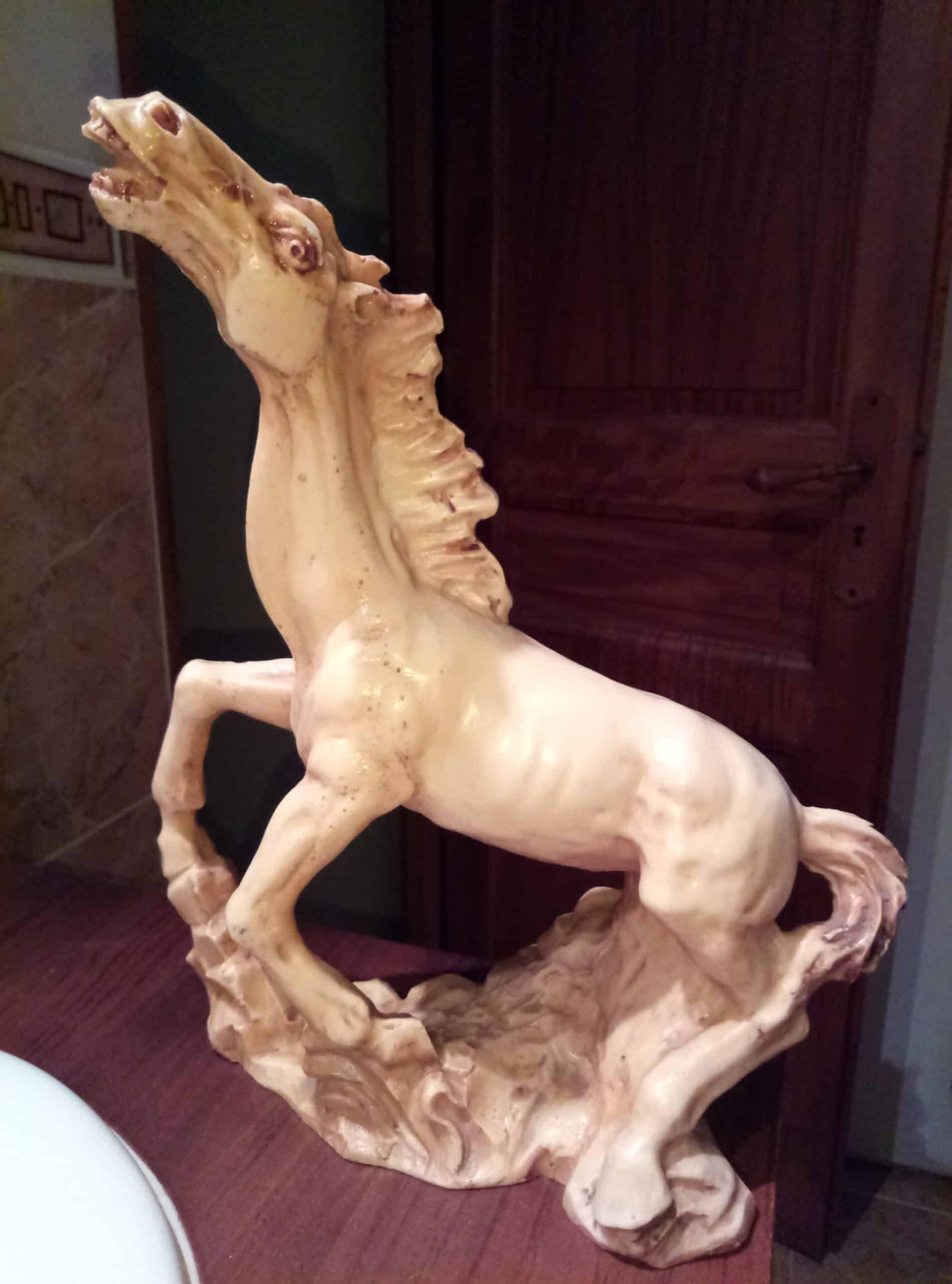 : statuette cheval