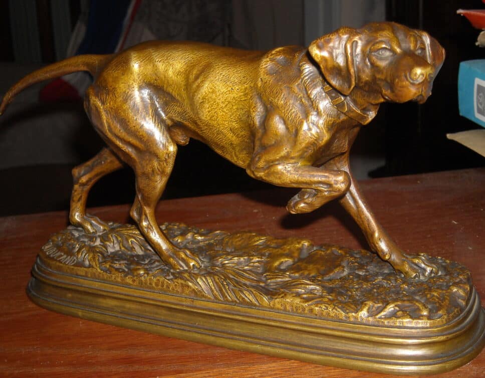 Sculpture bronze chien de chasse sur socle a l’arrêt