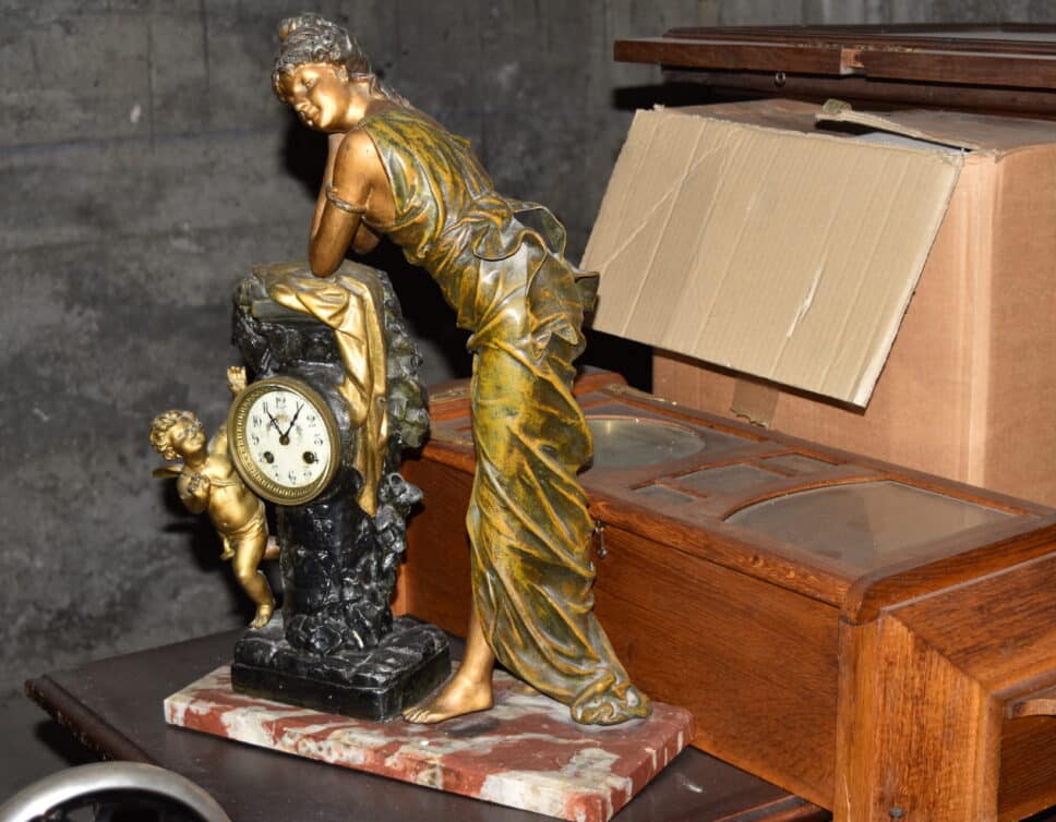 : Statue bronze doré avec ange et horloge