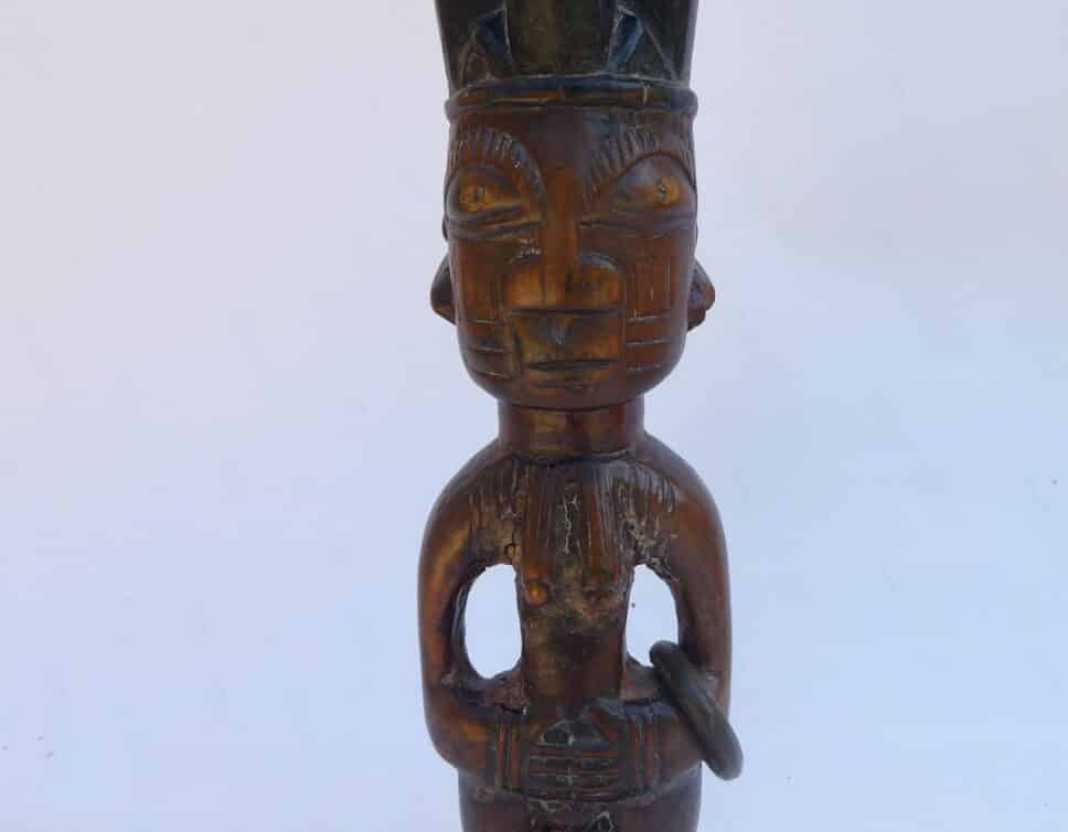 statue chef africain en bois noir