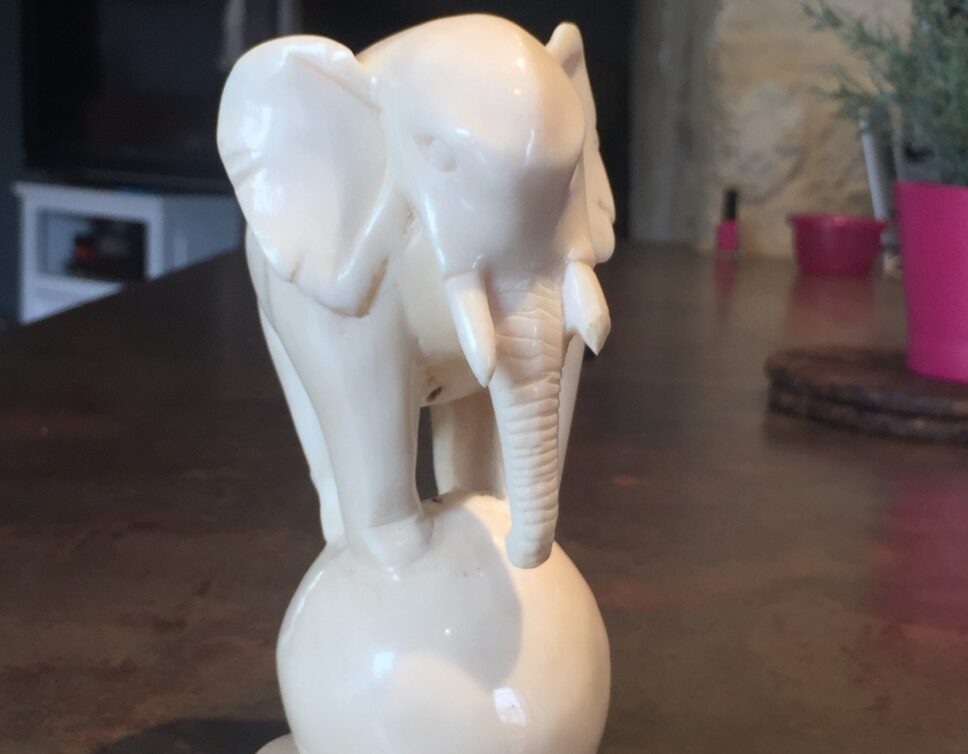 Sculpture éléphant ivoire