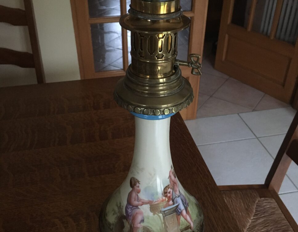 Lampe A Pétrole Ancienne