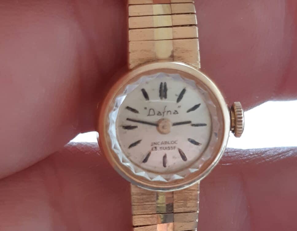 Estimation Montre, horloge: montre dafna or 18k