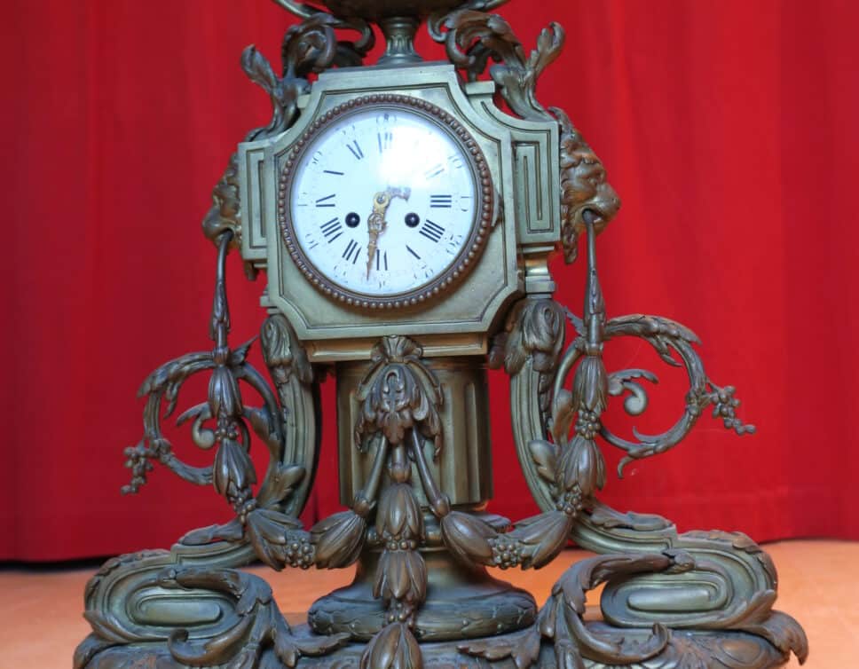 Estimation Montre, horloge: Pendule de cheminée en bronze
