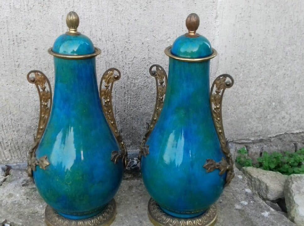 Deux vases de Sèvres