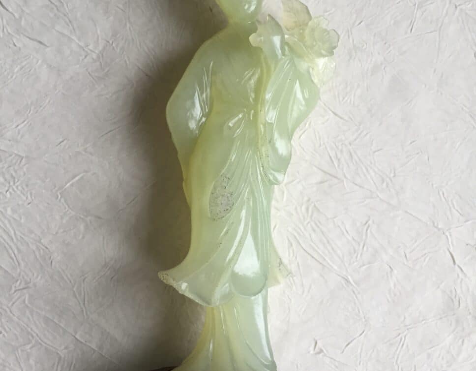 Sculpture femme en jade