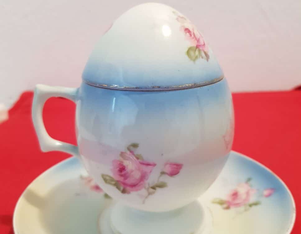 Tasse à thé oeuf et soucoupe porcelaine russe