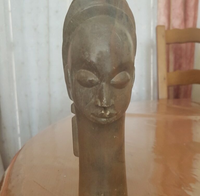 Sculpture en pierre de mbgigou