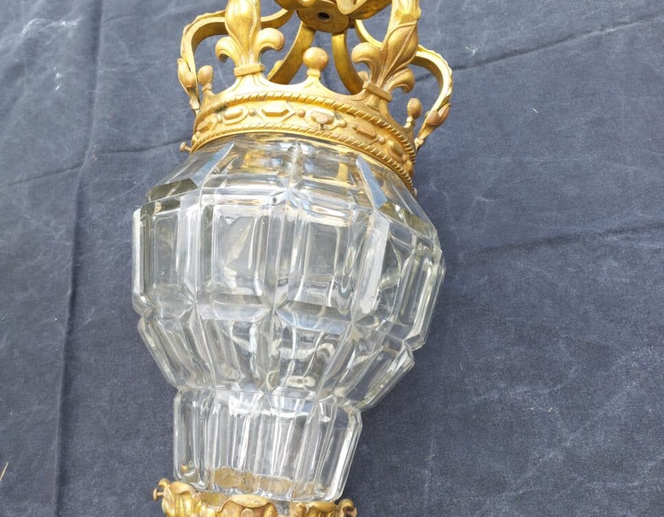 Lanterne Suspendue de Style Versailles en Bronze Doré et Verre Taille Moule du XIXe Siècle pour Estimation de Prix d’Oeuvre d’Art