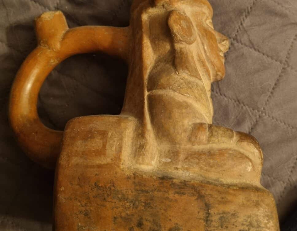 Estimation d’un Vase ou Urne d’Art Africain Rapporté du Pérou au Début du XXe Siècle