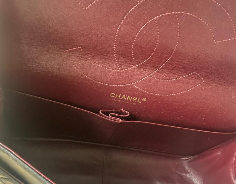 Estimation de Prix d’un Sac Chanel 2.55 Vintage en cuir noir