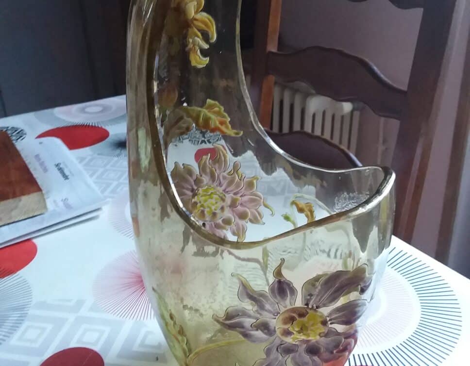 Estimation d’un vase en verre de la marque Emile Galle