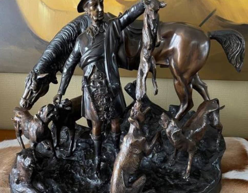 Estimation du prix de la sculpture en bronze de Pierre-Jules Mene représentant une scène de chasse en Ecosse avec un renard pris en 1861.