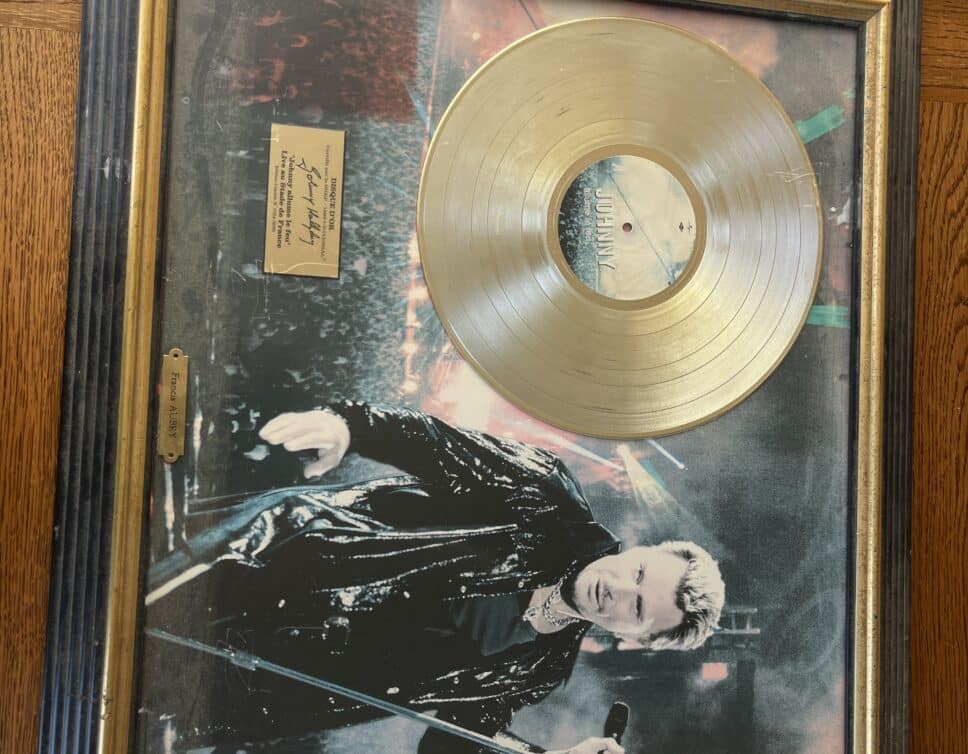 Estimation du prix d’un disque d’or de Johnny Hallyday de 1999