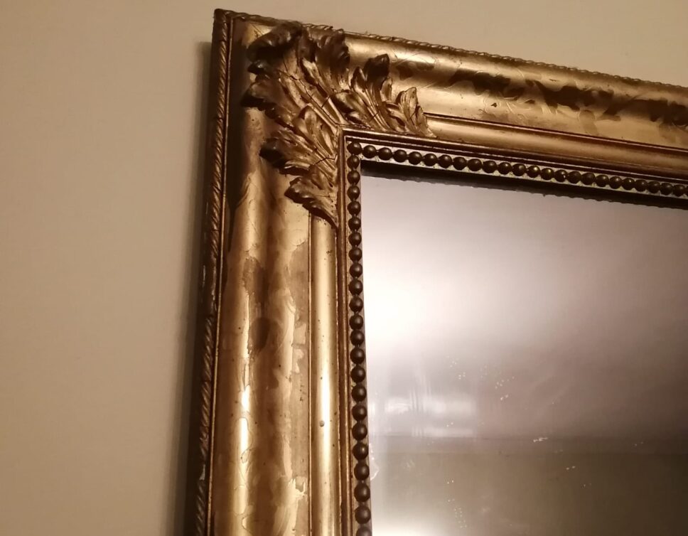 Estimation du prix d’un miroir en bois ancien pour votre décoration intérieure