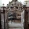 Estimation miroir ancien style Regence avec fronton en bois argenté - 18e siècle