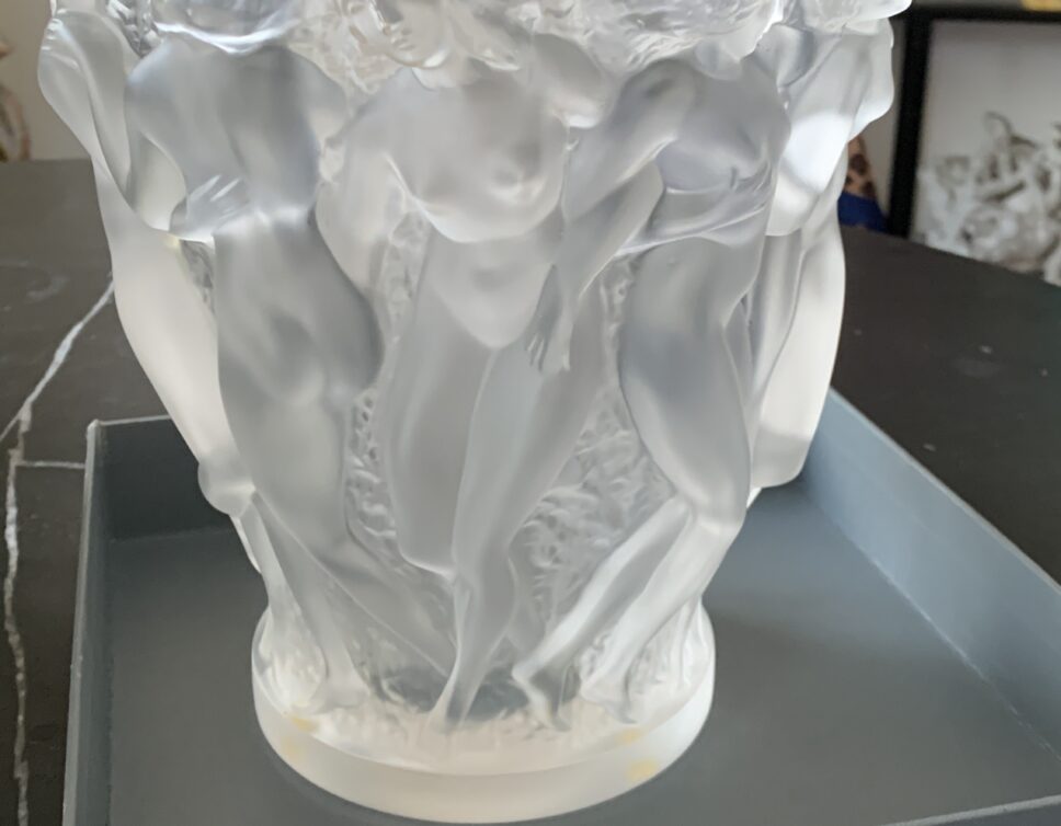 Estimation de la Valeur du Vase d’Art Galle de la Marque Renommée Lalique