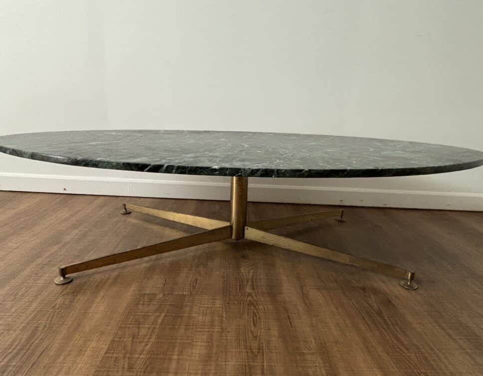 Estimation de valeur pour une table basse Arflex en marbre vert signée Michel Kin aux dimensions 164*80*38