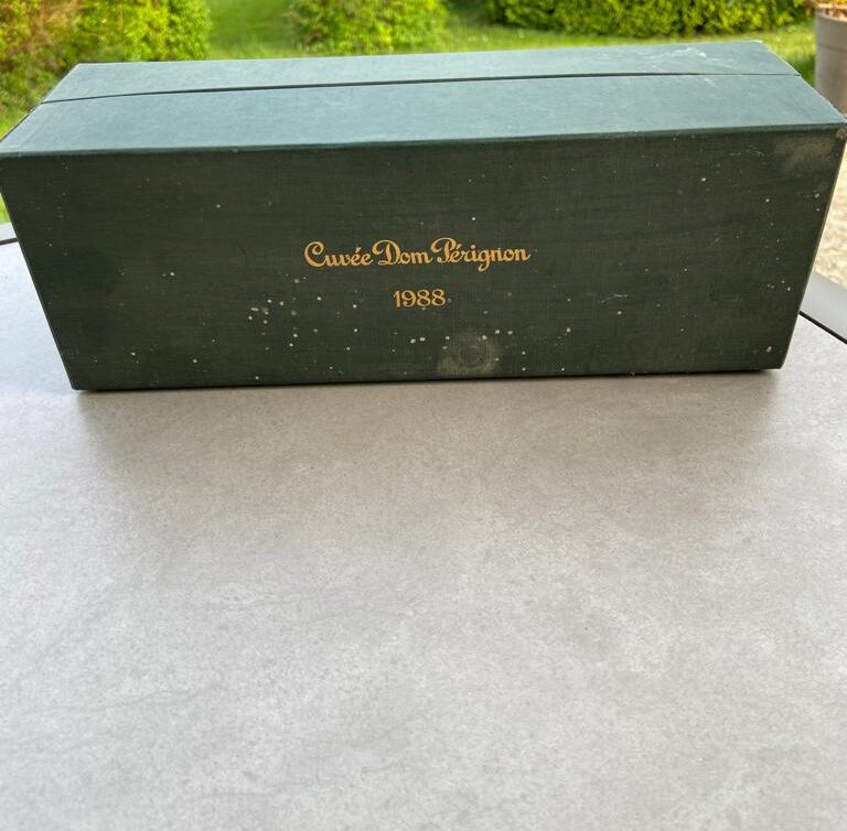 Estimation de la Valeur d’une Bouteille de Champagne Dom Perignon Cuvee 1988 dans son Coffret Original