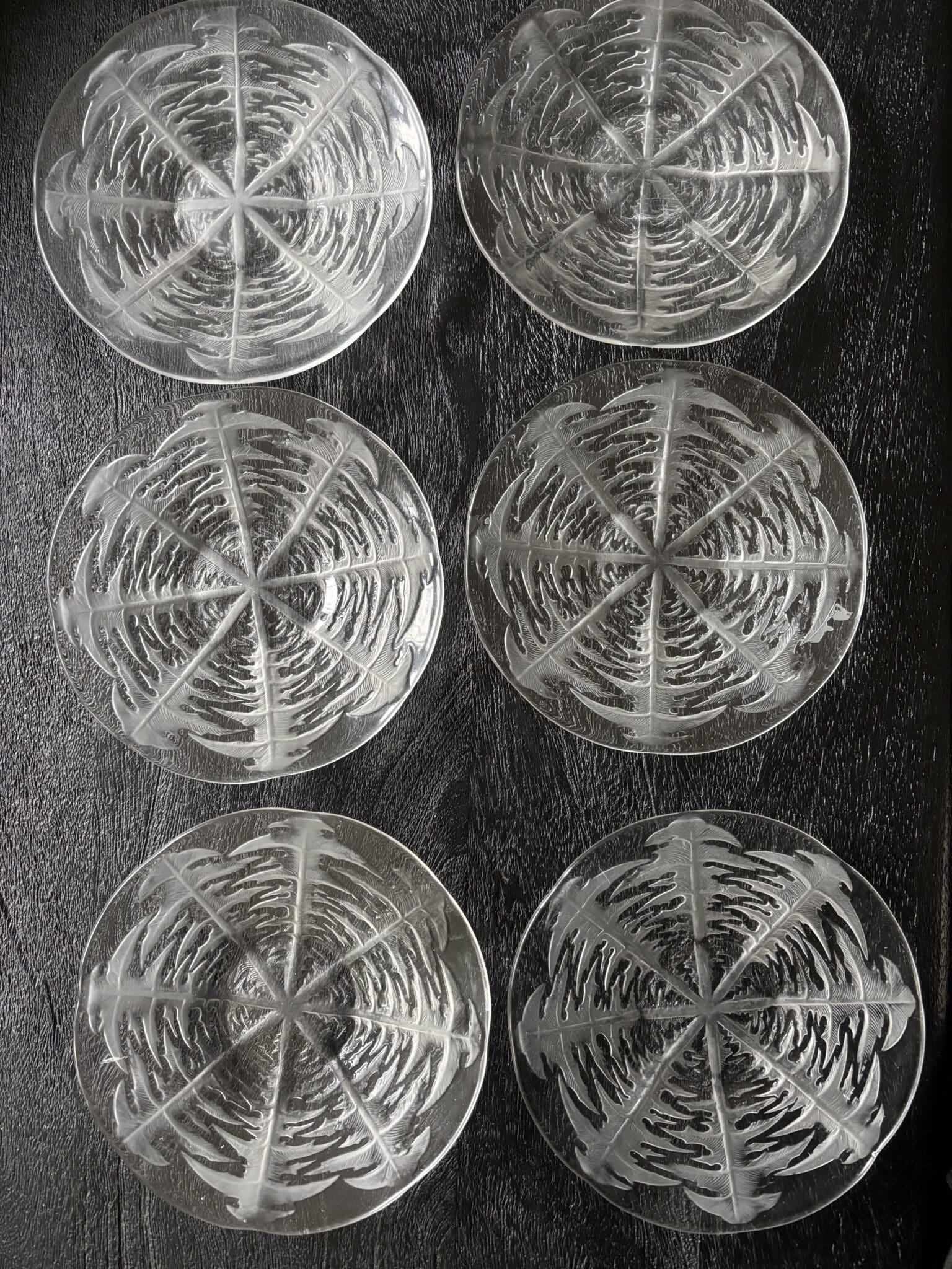 Estimation de six assiettes Art Nouveau signées par Rene Lalique sans fissures